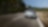Ασημί BMW με τον άνθρωπο να μπαίνει σε αυτό από ψηλά